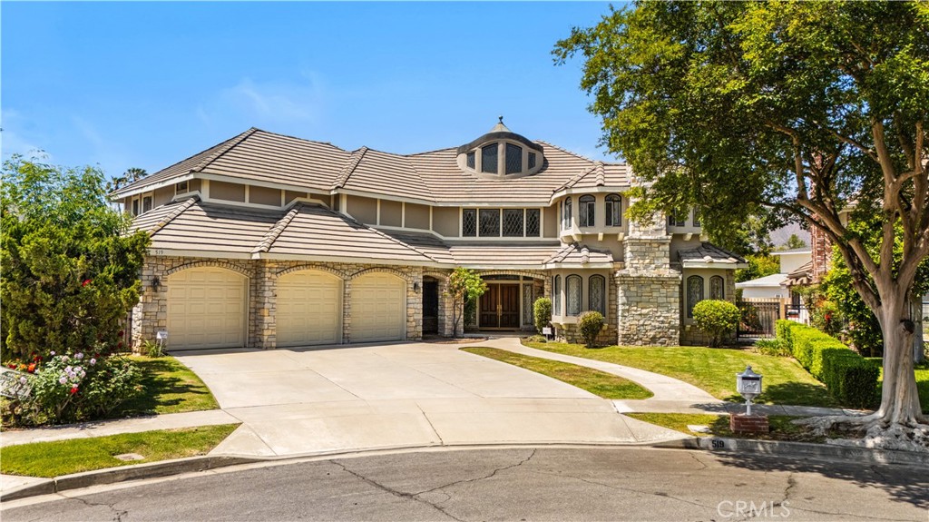 Main image without alt text