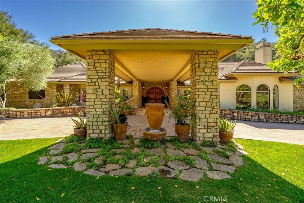 6835 Avila Valley Drive