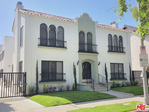 Photo of 351 S Detroit Street #2, Los Angeles, CA 90036 (MLS # 26829259)