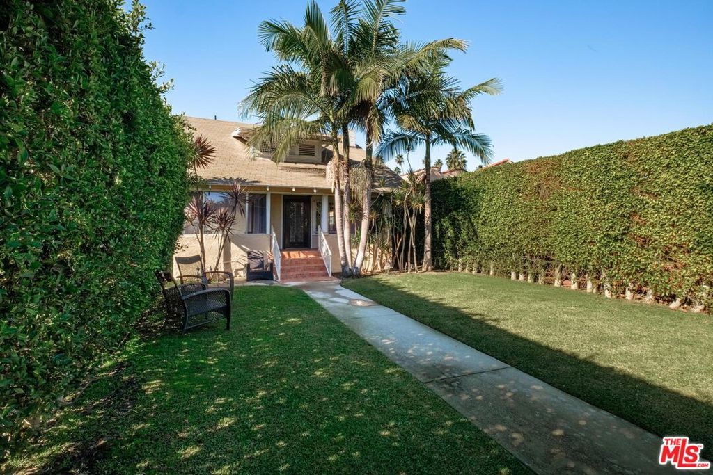 Photo of 4431 S Wilton Place, Los Angeles, CA 90062 (MLS # 25628489)