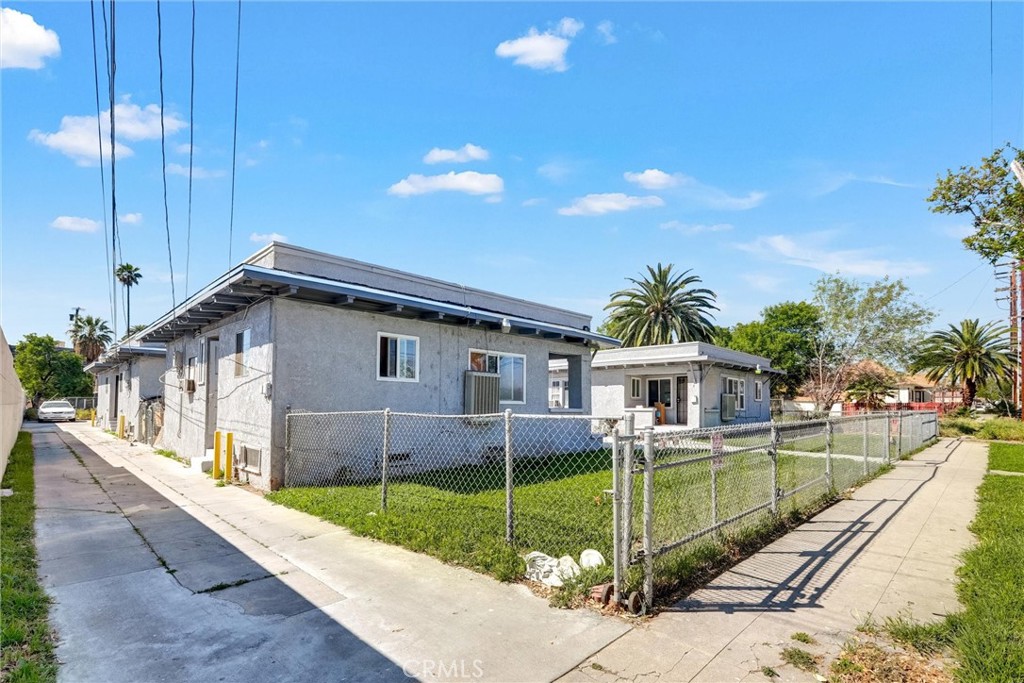 551 W 7th