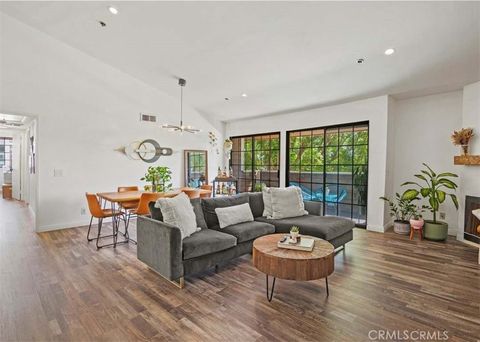 Photo of 6545 Reseda Boulevard #17, Reseda, CA 91335 (MLS # GD26049549)