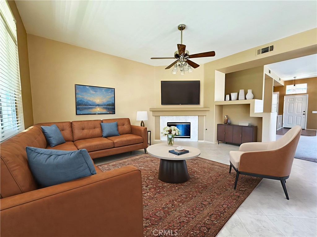 42977 Calle Londe