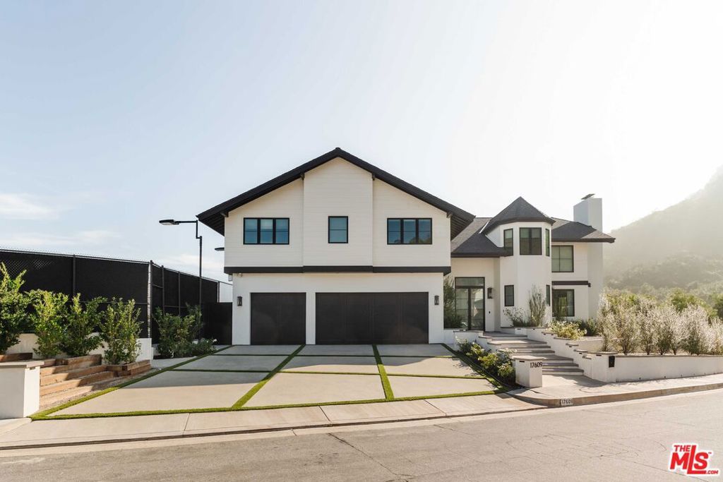 Photo of 17609 Camino De Yatasto, Pacific Palisades, CA 90272 (MLS # 26637961)