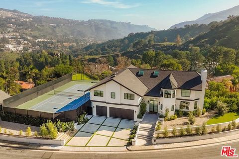 Photo of 17609 Camino De Yatasto, Pacific Palisades, CA 90272 (MLS # 26637961)