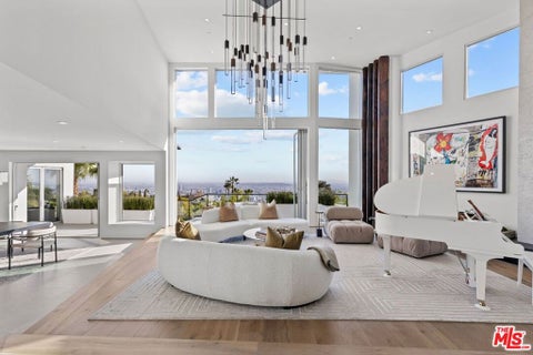 Photo of 9270 Kinglet Drive, Los Angeles, CA 90069 (MLS # 26986921)