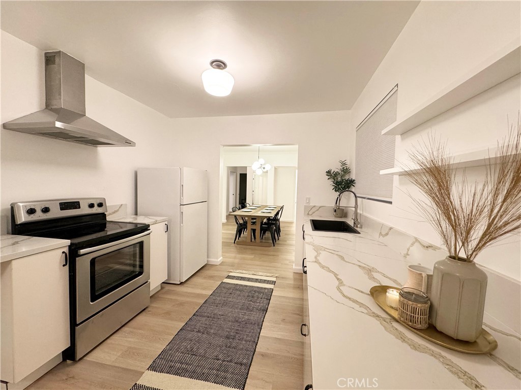 813 W Beach Avenue