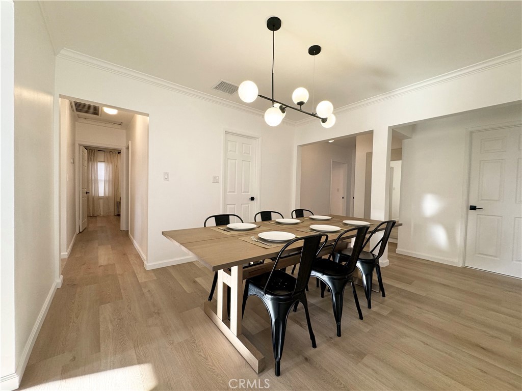 813 W Beach Avenue