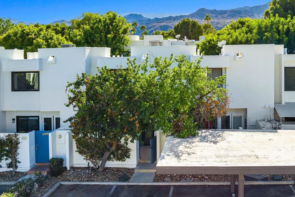 Photo of 48724 Desert Flower Drive, Palm Desert, CA 92260 (MLS # 219138674DA)