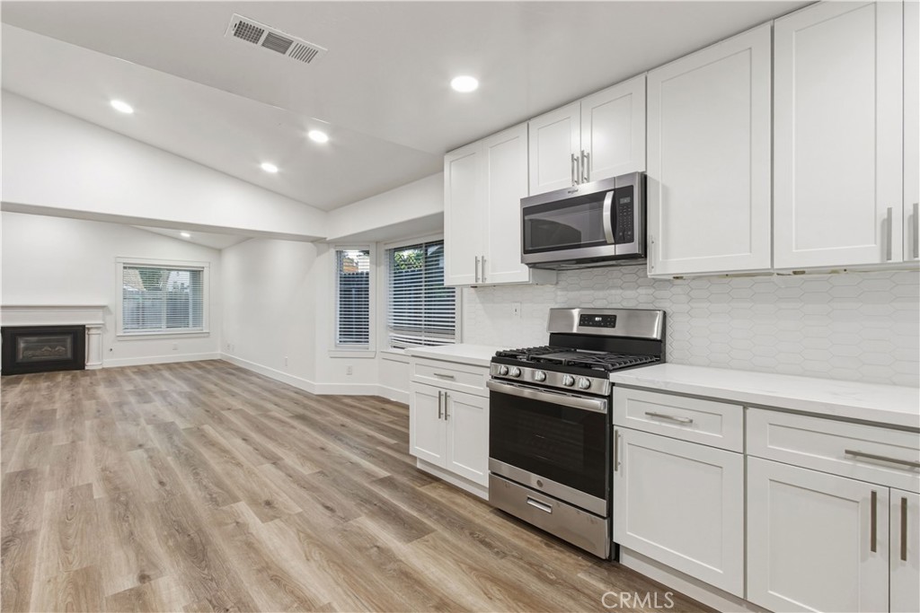 1809 E Serena