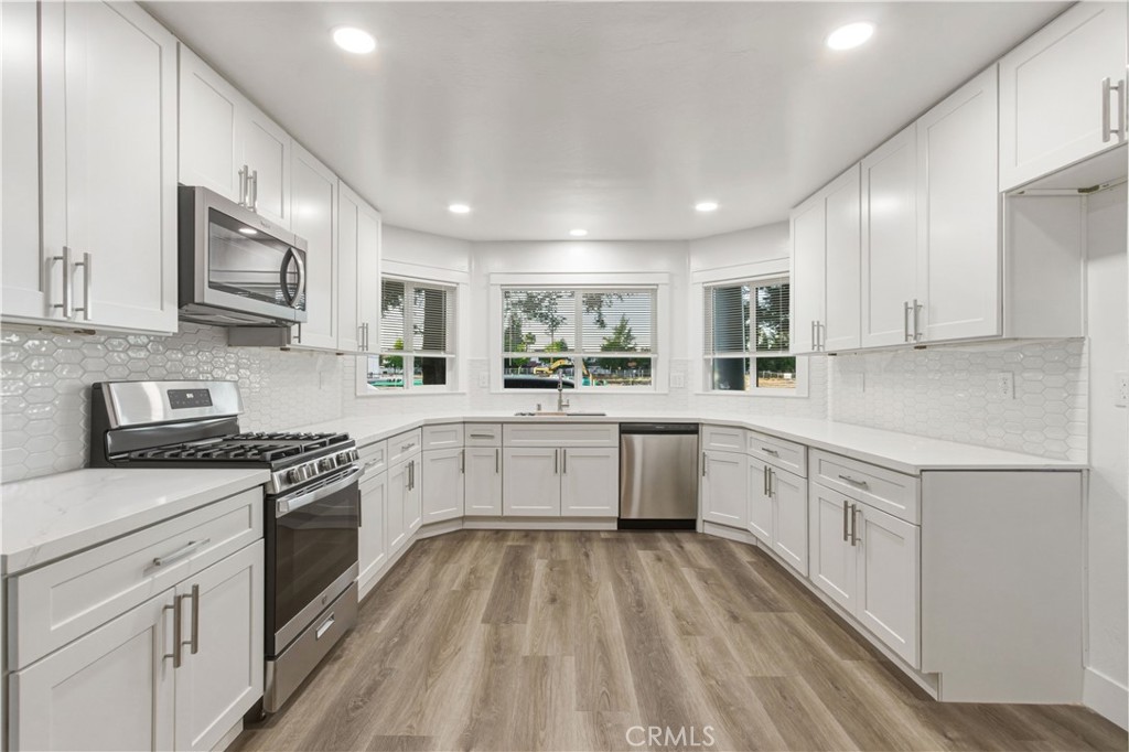 1809 E Serena