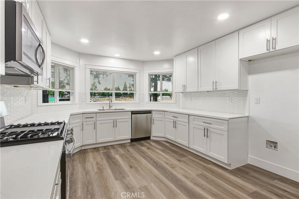 1809 E Serena