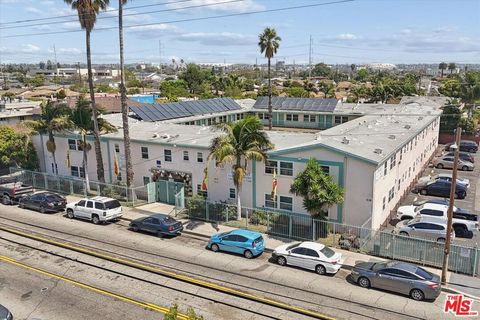 Photo of 10600 S Inglewood Avenue, Inglewood, CA 90304 (MLS # 26728071)