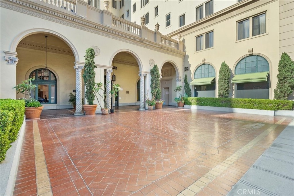 315 W 3rd Street 301