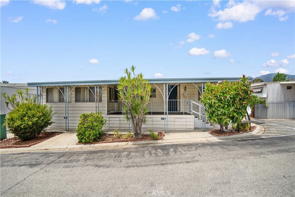 1035 17 E Huntington Avenue 17