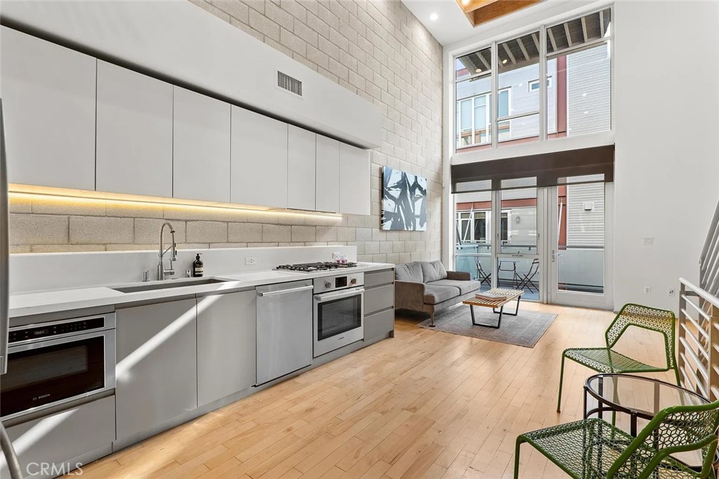 Properties 4 3450 Cahuenga Boulevard 402