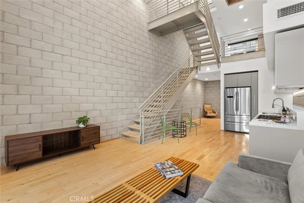 Properties 2 3450 Cahuenga Boulevard 402