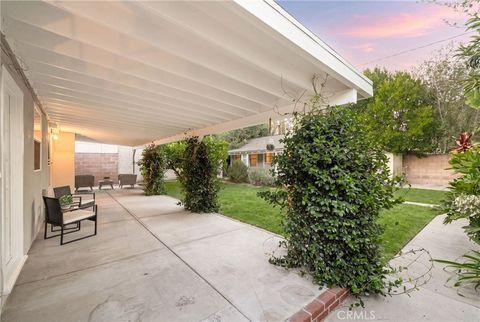 Tiny photo for 504 N Reese Place, Burbank, CA 91506 (MLS # GD26158161)