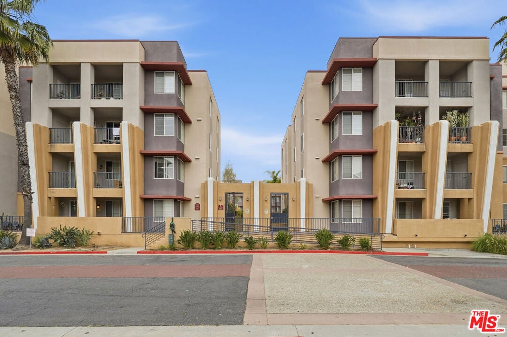 Undisclosed Address #26674015, Los Angeles CA 90031