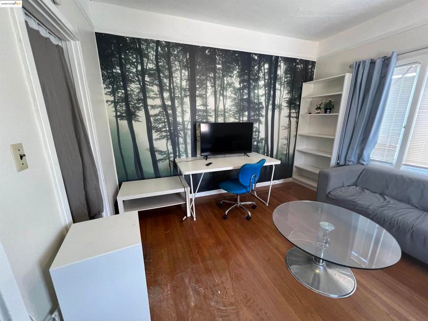 Nestled in the vibrant heart of Berkeley, this charming unit offers affordability without compromising on lifestyle. With UC Berkeley just a stroll away, students can immerse themselves in the intellectual buzz of campus life while enjoying the comforts of a separate kitchen, tranquil bedroom with extra room, and private bathroom. The property, bathed in natural light, lies conveniently close to elementary and high schools, enriching its appeal for those valuing education. The walkability of the neighborhood means everything from local eateries to cultural hotspots is just a walk away. Very budget-friendly and comfortable living space! Monthly parking is available at $100 per vehicle. Furnishings can be provided at no additional charge if required. Tenants are responsible for all utility payments. Basic internet service can be provided upon request.