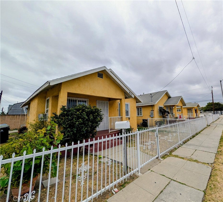 909 W Denni Street