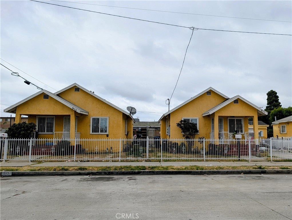 909 W Denni Street