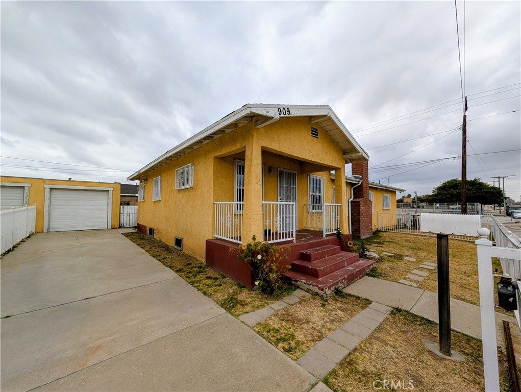 909 W Denni Street