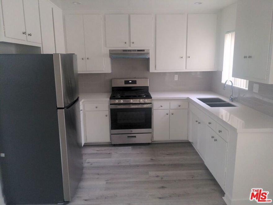 Updated 1 bedroom and 1 bathroom apartment. In controlled access building, Stainless Steel Appliances. Vinyl Flooring Throughout. Granite and Marble Countertops, One Car Parking, On Site Manager, POOL on Property, Laundry Facilities on Property. Walking distance to restaurants and stores in West Hollywood area; No BBQ Permitted