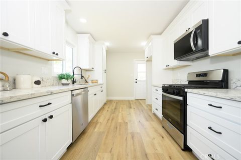 Photo of 903 E 7th Street, Pomona, CA 91766 (MLS # DW25215877) Photo of 903 E 7th Street, Pomona, CA 91766 (MLS # DW25215877)