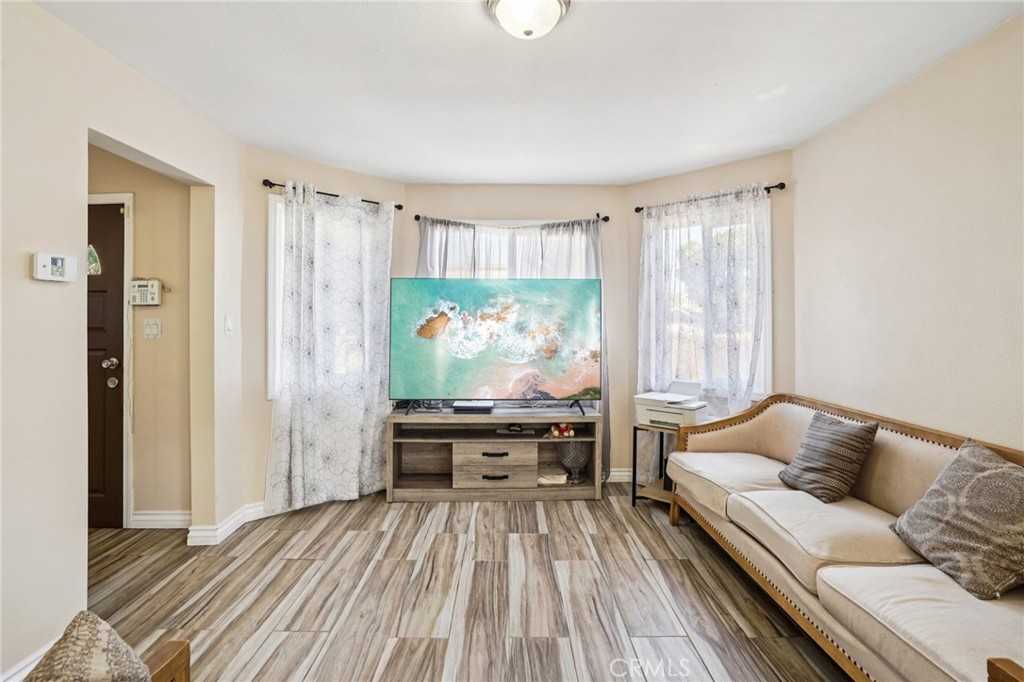1782 W 36th