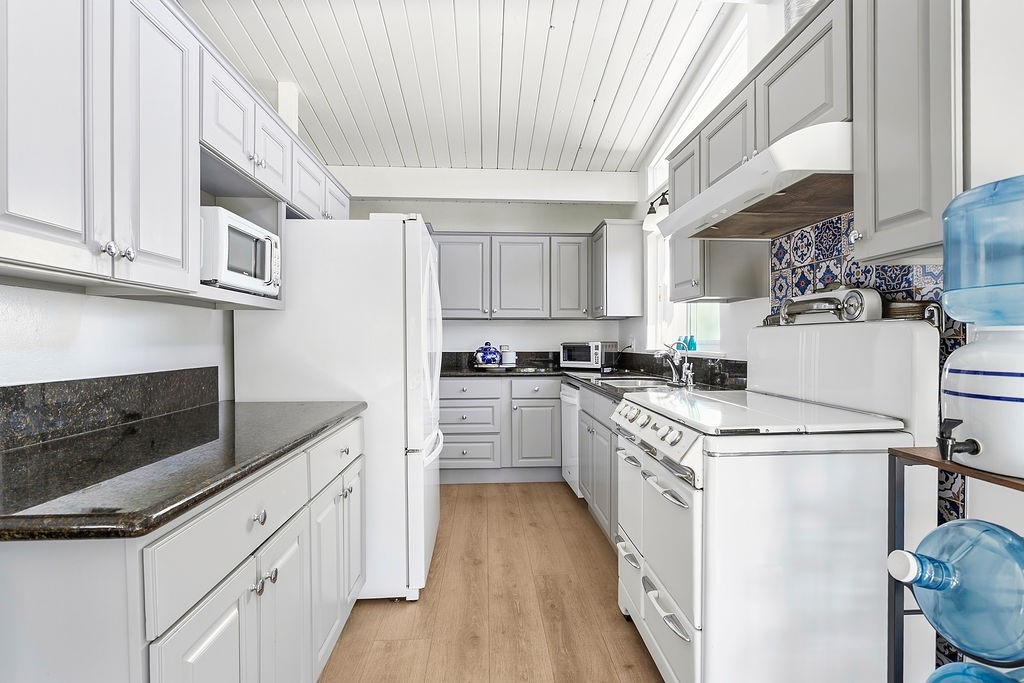 2214 N Spruce Street