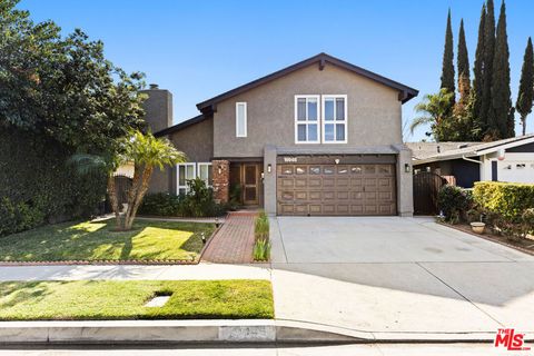 Photo of 19946 Lorne Street, Winnetka, CA 91306 (MLS # 26652097)