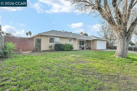 Photo of 130 Cleopatra Dr Dr, Pleasant Hill, CA 94523 (MLS # 41122390)