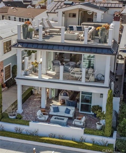 Photo of 317 E Bay Front, Newport Beach, CA 92662 (MLS # NP26189823)