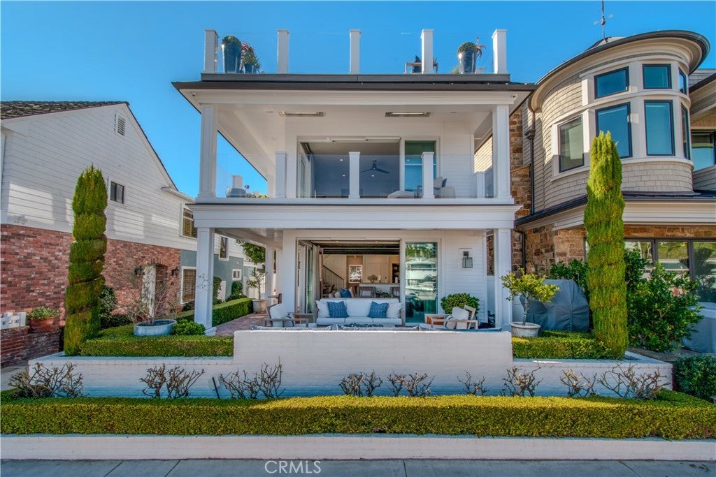 317 E Bay Front
