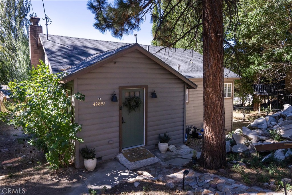 42897 Encino is a charming, vintage-inspired home located within walking distance to the Moonridge Zoo, Bear Mountain's shuttle and parking lot, as well as some of Big Bear's favorite local restaurants and coffee shops. The Moonridge area has been upgraded with new sidewalks and street lights, enhancing the neighborhood's charm and safety for evening strolls. This inviting retreat features an open-concept floor plan with 2 spacious bedrooms and a full bath, situated on a generous 5,369 sq ft lot. Inside, you're welcomed by a bright and cheerful atmosphere, highlighted by a stylish subway tile backsplash in the kitchen and sleek tile flooring for easy cleaning. Savor stunning ski slope views of Bear Mountain and Snow Summit, and begin enjoying them while relaxing with a warm cup of tea by the fireplace, stargazing under a clear mountain sky, or sharing a warm meal with loved ones as the sun sets after a long week. If you're searching for the perfect place to call home, your search ends here!