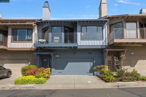Photo of 49 Starview Dr Dr, Oakland, CA 94618 (MLS # 41129095)