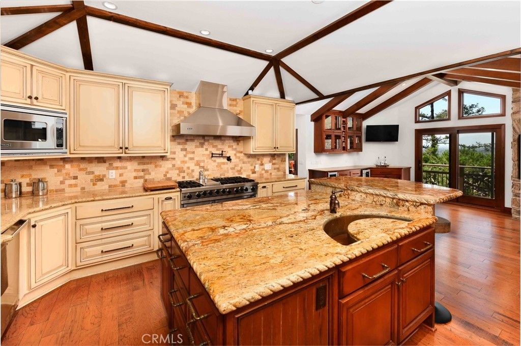 Photo of 4117 Vanetta Place, Studio City, CA 91604 (MLS # SR26020313)