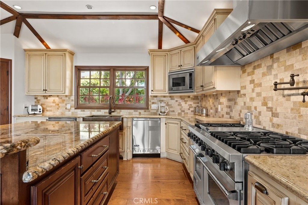 Photo of 4117 Vanetta Place, Studio City, CA 91604 (MLS # SR26020313)