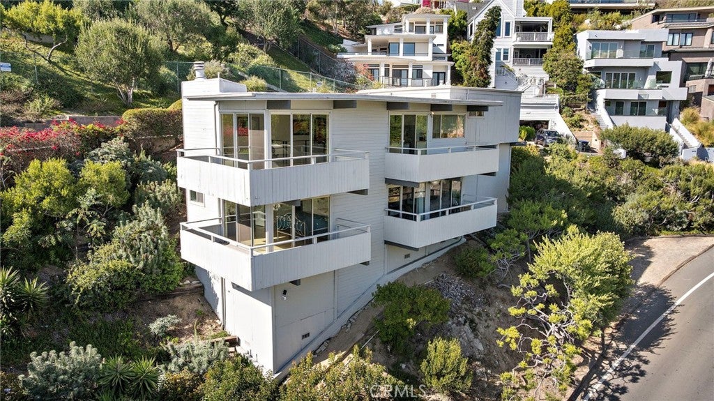 888 Summit Drive