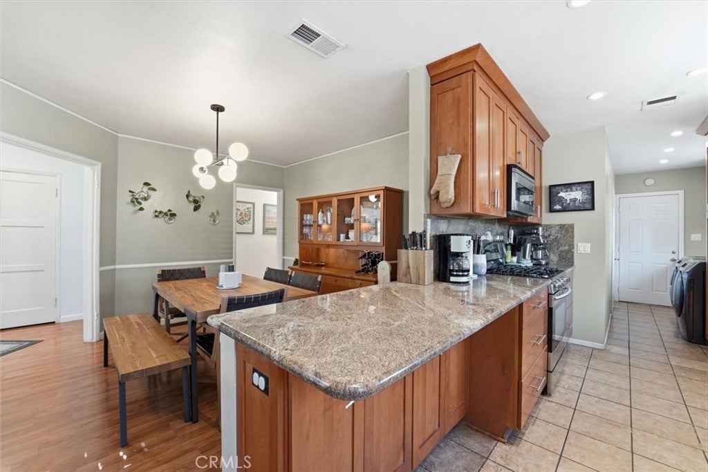 2840 Magnolia