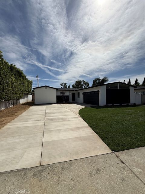 Photo of 6902 Lasaine Avenue, Lake Balboa, CA 91406 (MLS # SR26071152)