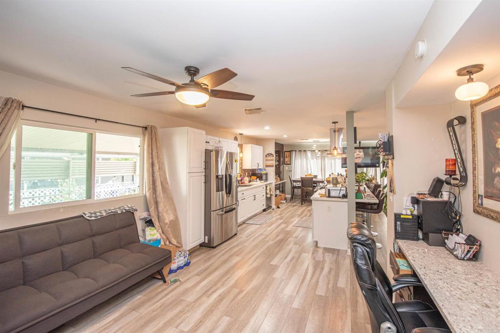 1010 Bobier Dr E 12