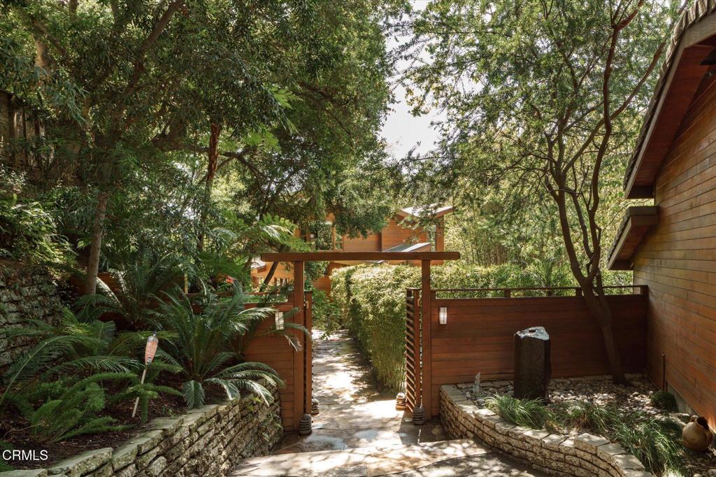 2424 Nichols Canyon Road
