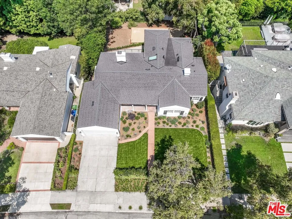 Los Angeles, California 90049, United States, 4 Bedrooms Bedrooms, ,4 BathroomsBathrooms,Residential,Active,241846