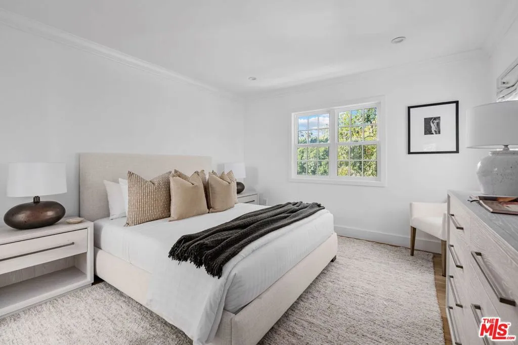 Los Angeles, California 90049, United States, 4 Bedrooms Bedrooms, ,4 BathroomsBathrooms,Residential,Active,241846