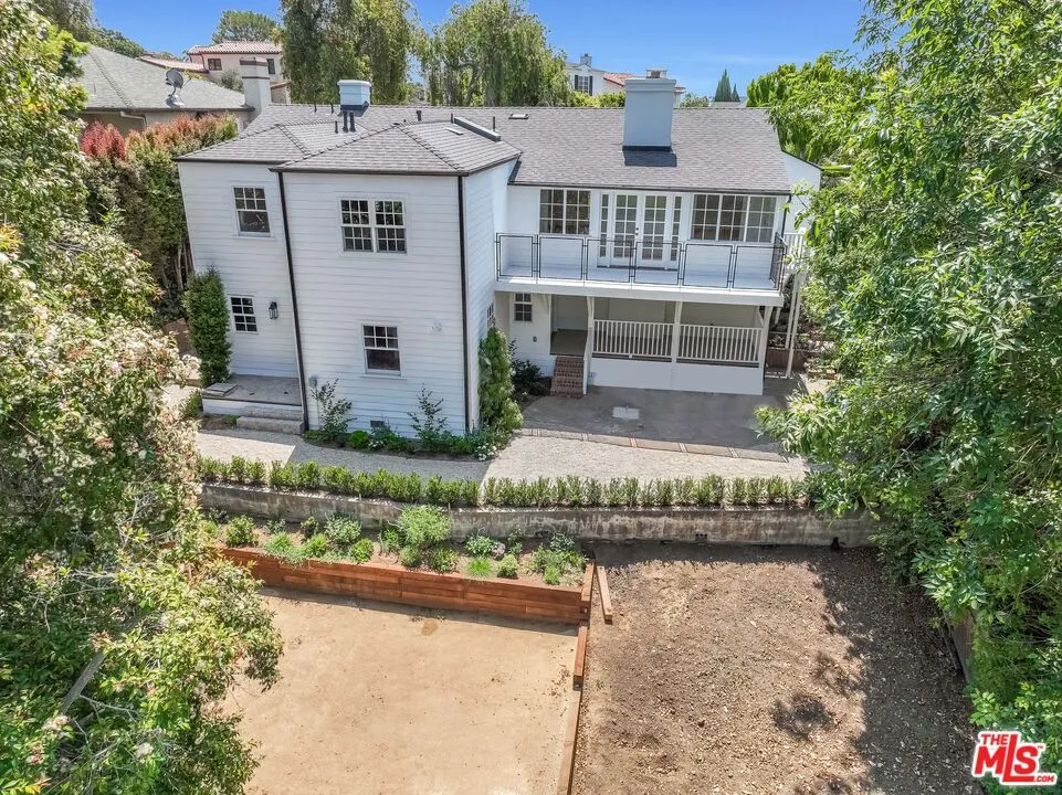 Los Angeles, California 90049, United States, 4 Bedrooms Bedrooms, ,4 BathroomsBathrooms,Residential,Active,241846