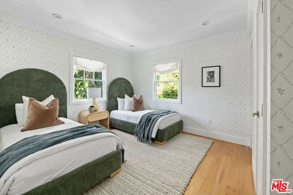 Los Angeles, California 90049, United States, 4 Bedrooms Bedrooms, ,4 BathroomsBathrooms,Residential,Active,241846