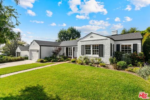 Photo of 179 Barlock Avenue, Los Angeles, CA 90049 (MLS # 25612139)