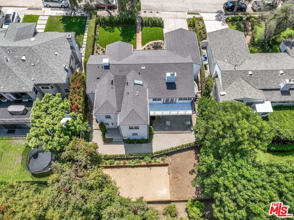 Los Angeles, California 90049, United States, 4 Bedrooms Bedrooms, ,4 BathroomsBathrooms,Residential,Active,241846